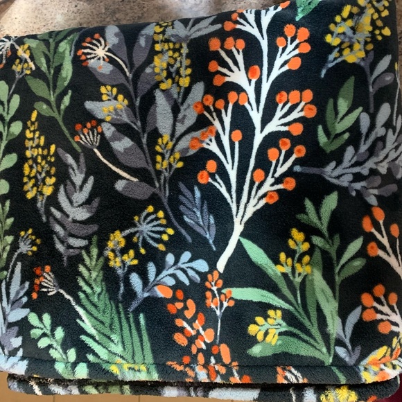 Monte & Jardin Ultra Plush Floral Throw Fleece Flower Blanket 60"x70” Warm Cozy - Picture 5 of 16